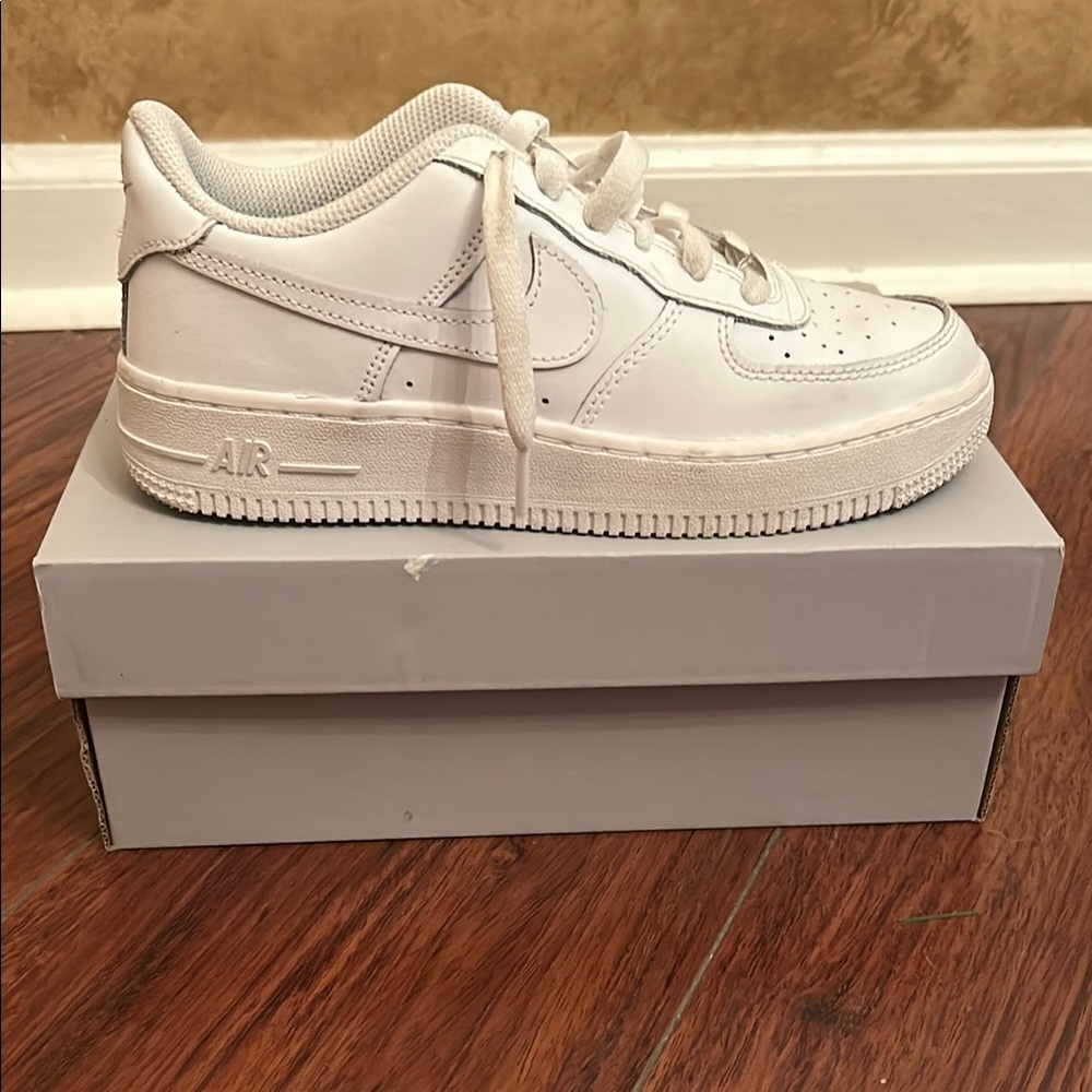 Nike Air Force 1 LE (GS) - Size 4.5Y - Used - Comes With Box